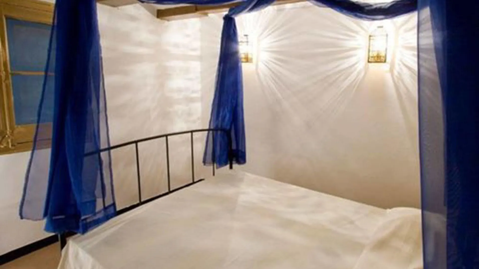 Serenity Gotic Hostel Barcelona 2*,