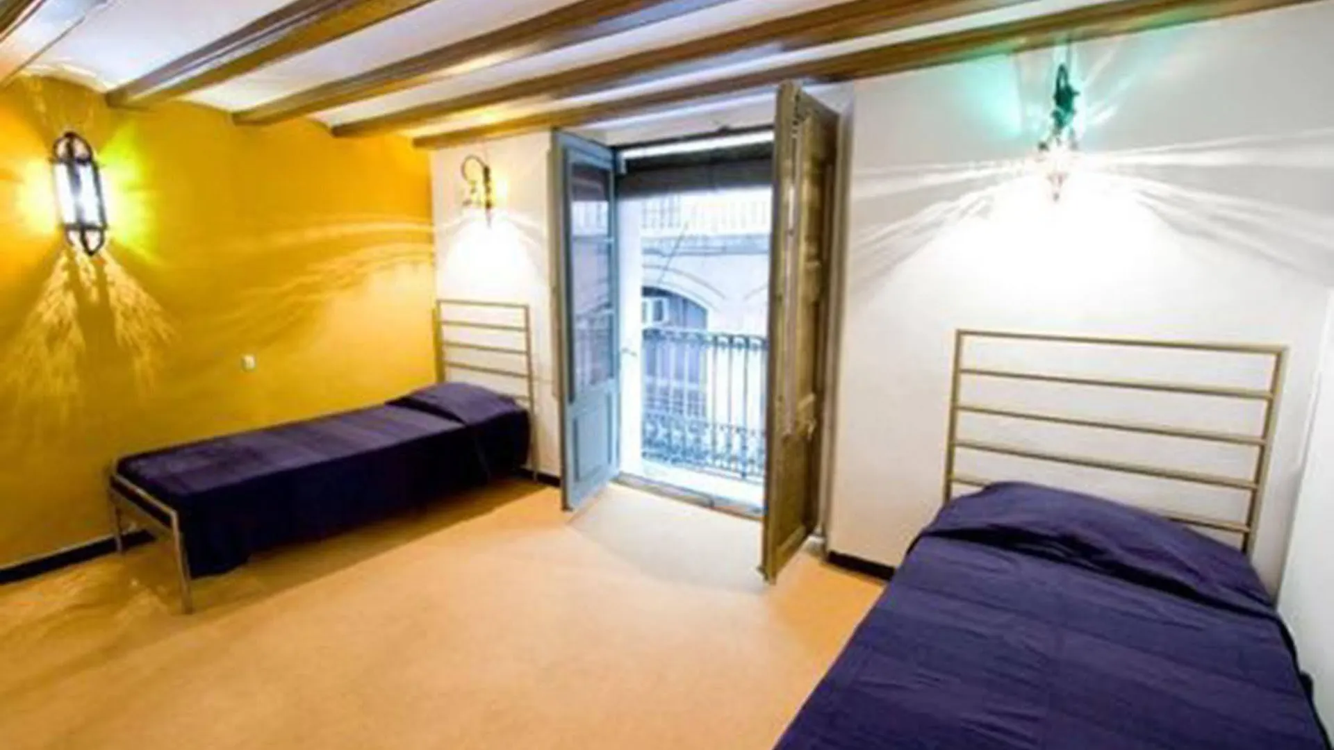 ** Hotel Serenity Gotic Hostel Barcelona Spain